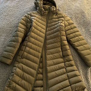 Patagonia Fiona parka size medium in basin green color